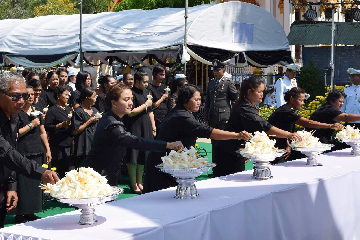 APOT น้อมอาลัยพ่อหลวง ดวงใจของคนทั้งชาติ